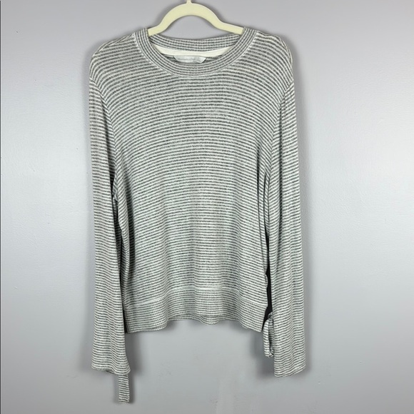 Abercrombie & Fitch Gray Crew Neck Long Sleeve Sweater Ribbed Trim Size Large - Picture 2 of 9